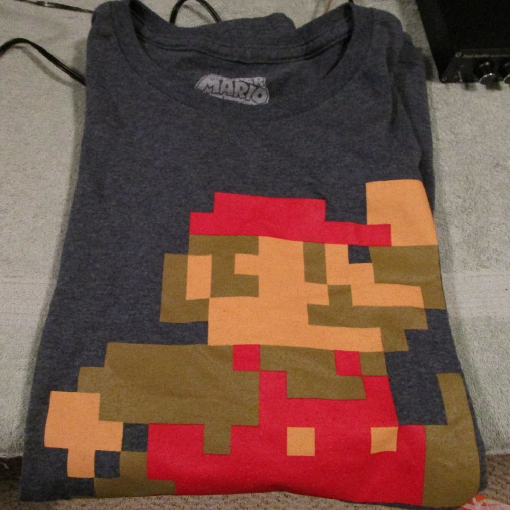 Mens XL Mario T-shirt